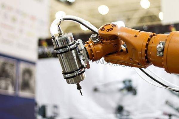 机器人行业本周十大热点：国际巨头步步紧逼 国产机器人如何突出重围