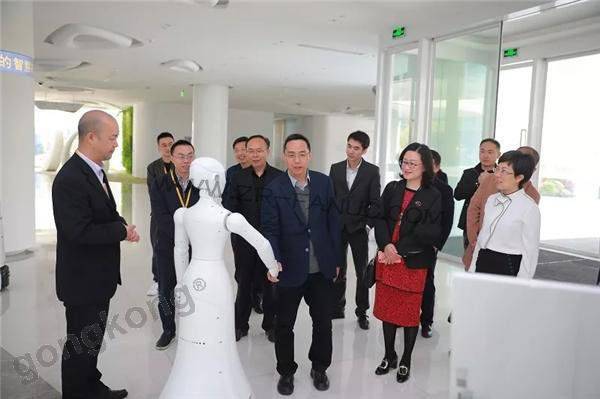 ����ϴ�����ί�����Ӧ��һ�и����ڵ���