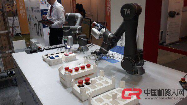 ����������չ�ᡱ2018 ROBOT WORLD������ɽ����