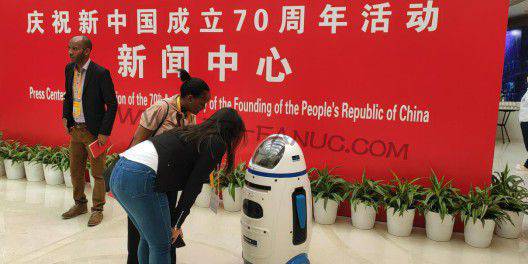 С�ֻ�����������פ����ף���й�����70���ꡱ������������